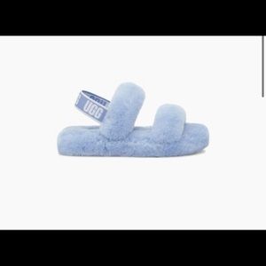 Light blue girls Ugg’s comes with the box